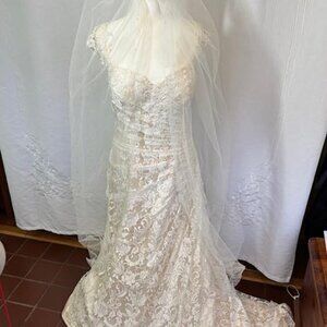 Elegant Light Gold/Ivory Sweetheart Lace Wedding Dress size 18